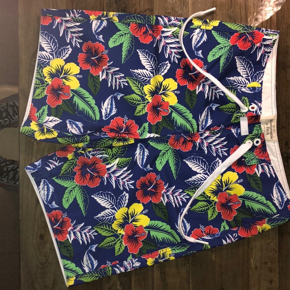 Abercrombie &Fitch Men’s size small shorts